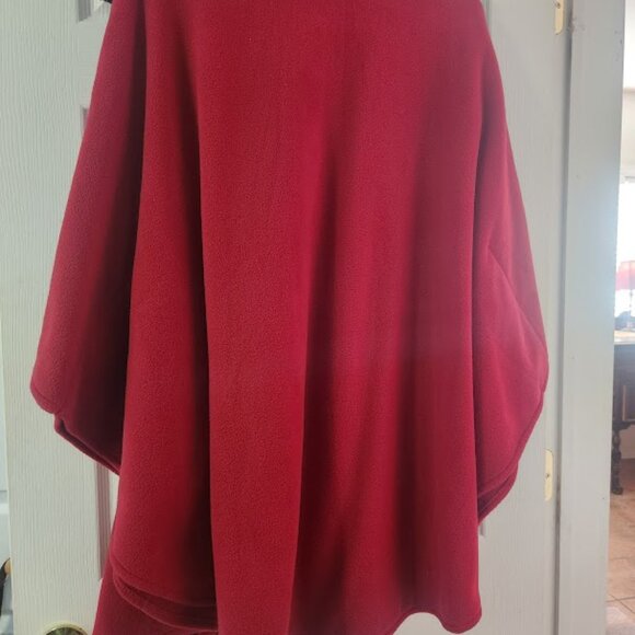Le Moda Red Cape with Faux Fur Collar – One Size – NWT - Picture 4 of 4